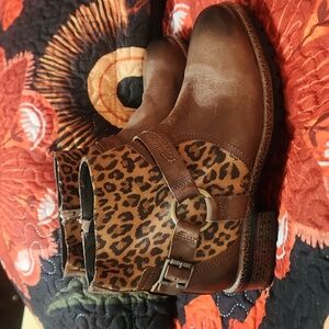 Very Volatile Barranca Vintage Brown and Leopard Ankle Boots, Size 11M